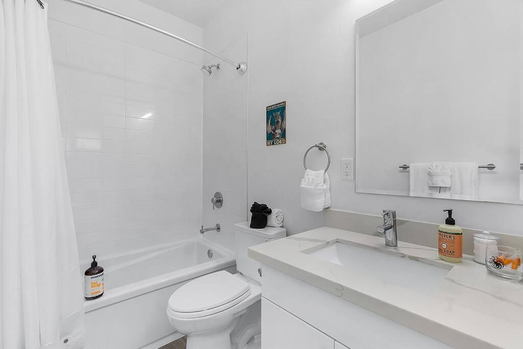 Vermithor'S Bronze Ember Sweet Suite Seattle Bagian luar foto